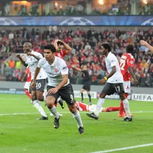Eduardo's Game-Changing Goal: Arsenal's 3-2 Lead Over Standard Liege in the UEFA Champions League Eduardo's Game-Changing Goal: Arsenal's 3-2 Lead Over Standard Liege in the UEFA Champions League