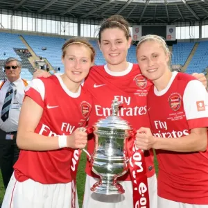 Ellen White, Jennifer Beattie and Steph Houghton with the FA Cup Print Ellen White, Jennifer Beattie and Steph Houghton with the FA Cup Print