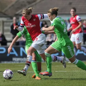Ellen White Outruns Josephine Henning: Arsenal Ladies vs. VfL Wolfsburg in UEFA Women's Champions League Semi-Final