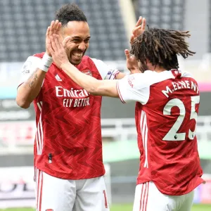 Elneny and Aubameyang Celebrate Arsenal's Goal in Empty St. James Park (Newcastle United vs Arsenal, 2021-22 Premier League)