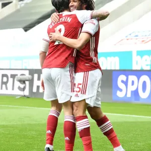 Elneny and Bellerin Celebrate Arsenal's Goal: Newcastle United vs Arsenal, 2021-22 Premier League