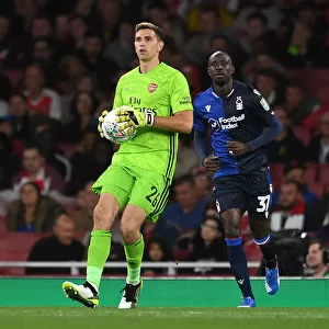 Emi Martinez in Action: Arsenal's Victory over Nottingham Forest in Carabao Cup