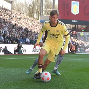 Emile Smith Rowe in Action: Arsenal vs. Aston Villa, Premier League 2021-22