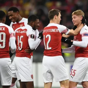Emile Smith Rowe celebrates scoring Arsenals disallowed goal with Stephan Lichtsteiner