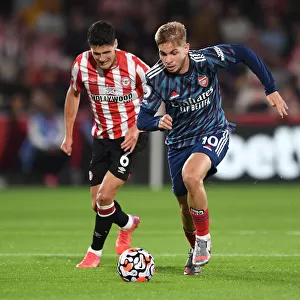 Emile Smith Rowe Clashes with Christian Norgaard: Brentford vs. Arsenal, 2021-22 Premier League
