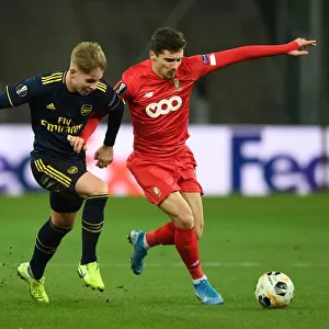 Emile Smith Rowe Clashes with Gojko Cimirot in Arsenal's UEFA Europa League Battle against Standard Liege