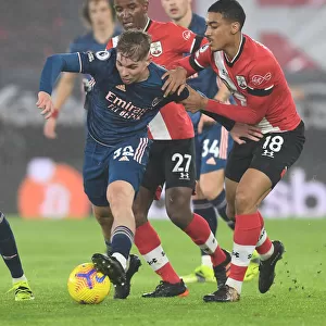 Emile Smith Rowe Clashes with Southampton Duo in Empty St. Mary's Stadium - Arsenal vs Southampton, Premier League 2021