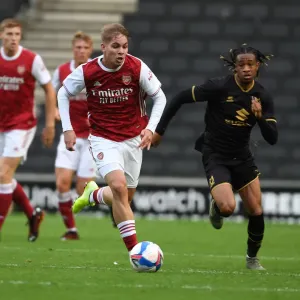 Emile Smith Rowe Print, a photograph of the Arsenal player in action