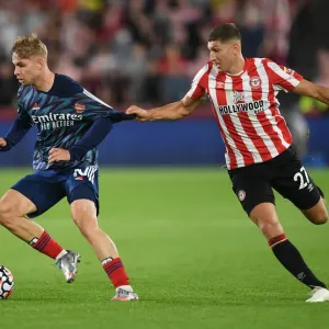 Emile Smith Rowe vs. Vitaly Janelt: Battle in the Premier League - Brentford vs. Arsenal (2021-22) Emile Smith Rowe vs. Vitaly Janelt: Battle in the Premier League - Brentford vs. Arsenal (2021-22)