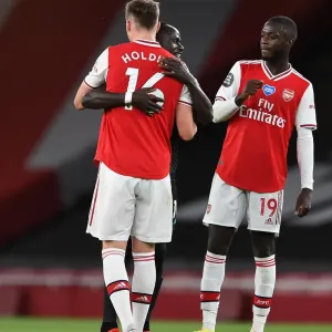 Empty Emirates: Arsenal's Hug-Fest with Liverpool Amidst Pandemic Empty Emirates: Arsenal's Hug-Fest with Liverpool Amidst Pandemic