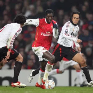 Emmanuel Adebayor (Arsenal) Alessandro Nesta and Kakha Kaladze (AC Milan) Emmanuel Adebayor (Arsenal) Alessandro Nesta and Kakha Kaladze (AC Milan)