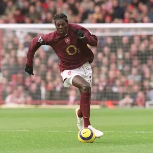 Emmanuel Adebayor (Arsenal). Arsenal 1: 1 Bolton Wanderers Emmanuel Adebayor (Arsenal). Arsenal 1: 1 Bolton Wanderers