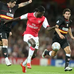 Emmanuel Adebayor (Arsenal) Ivica Dragutinovic (Sevilla)