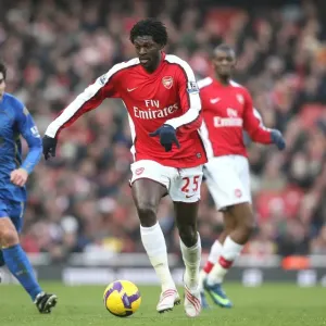 Emmanuel Adebayor (Arsenal) Richard Hughes (Portsmouth) Emmanuel Adebayor (Arsenal) Richard Hughes (Portsmouth)