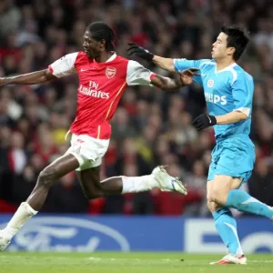 Emmanuel Adebayor (Arsenal) Sun Xiang (PSV) Emmanuel Adebayor (Arsenal) Sun Xiang (PSV)