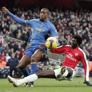 Emmanuel Adebayor (Arsenal) Sylvain Distin (Portsmouth) Emmanuel Adebayor (Arsenal) Sylvain Distin (Portsmouth)