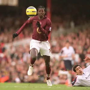 Emmanuel Adebayor (Arsenal) Tal Ben Haim (Bolton). Arsenal 1: 1 Bolton Wanderers Emmanuel Adebayor (Arsenal) Tal Ben Haim (Bolton). Arsenal 1: 1 Bolton Wanderers