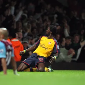 Emmanuel Adebayor celebrates Arsenals 1st goal