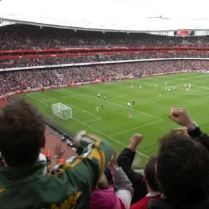 Emmanuel Adebayor celebrates scoring Arsenals 1st goal Emmanuel Adebayor celebrates scoring Arsenals 1st goal