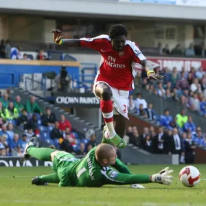 Emmanuel Adebayor shoots past Paul Robinson to score