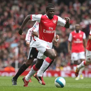 Emmanuel Eboue in Action: Arsenal vs Liverpool, Barclays Premier League, 2008
