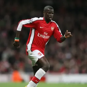 Emmanuel Eboue in Action: Arsenal's 4:1 Victory over AZ Alkmaar in the UEFA Champions League, Group H at Emirates Stadium (November 4, 2009) Emmanuel Eboue in Action: Arsenal's 4:1 Victory over AZ Alkmaar in the UEFA Champions League, Group H at Emirates Stadium (November 4, 2009)