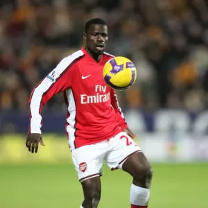 Emmanuel Eboue in Action: Arsenal's Dominant Performance Against Hull City (17/1/2009)