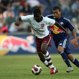 Emmanuel Eboue (Arsenal) Alex (Salzburg)