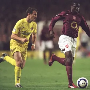 Emmanuel Eboue (Arsenal) Arruabarrena (Villarreal). Arsenal 1: 0 Villarreal
