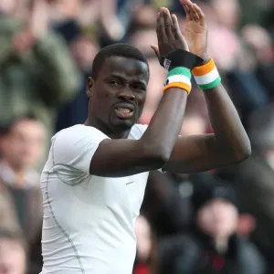 Emmanuel Eboue (Arsenal) claps the fans ater the match. Arsenal 3: 1 Burnley Emmanuel Eboue (Arsenal) claps the fans ater the match. Arsenal 3: 1 Burnley