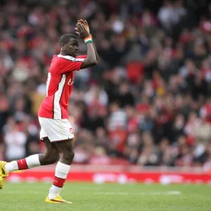 Emmanuel Eboue (Arsenal) claps the fans as he leaves the pitch