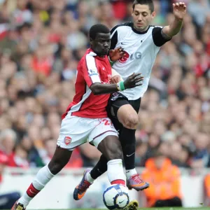 Emmanuel Eboue (Arsenal) Clint Dempsey (Fulham). Arsenal 4: 0 Fulham, Barclays Premier League