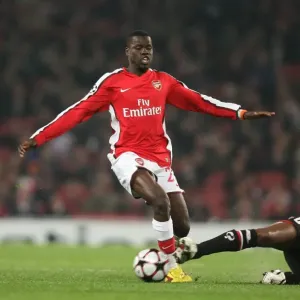Emmanuel Eboué (Arsenal) David Méndez da Silva (AZ) Emmanuel Eboué (Arsenal) David Méndez da Silva (AZ)