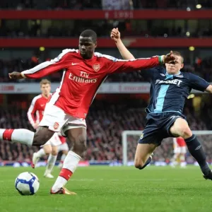 Emmanuel Eboue (Arsenal) Fabio Daprela (West Ham). Arsenal 2: 0 West Ham United