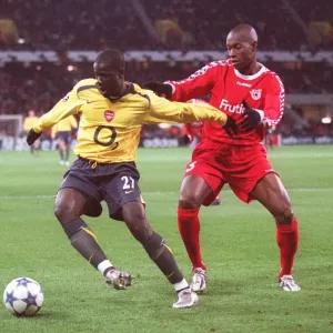 Emmanuel Eboue (Arsenal) Jose Goncalves (Thun). FC Thun 0: 1 Arsenal Emmanuel Eboue (Arsenal) Jose Goncalves (Thun). FC Thun 0: 1 Arsenal