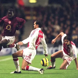 Emmanuel Eboue (Arsenal) Juanfran (Ajax). Arsenal 0: 0 Ajax