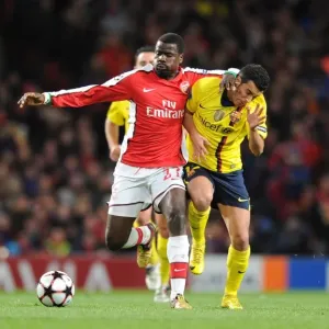 Emmanuel Eboue (Arsenal) Sergio Busquets (Barcelona). Arsenal 2: 2 Barcelona