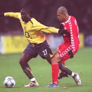 Emmanuel Eboue (Arsenal) Vieira Leandro (Thun). FC Thun 0: 1 Arsenal Emmanuel Eboue (Arsenal) Vieira Leandro (Thun). FC Thun 0: 1 Arsenal