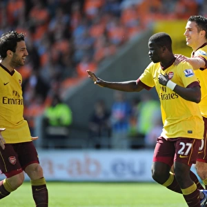 Emmanuel Eboue celebrates scoring the 2nd Arsenal goal with Robin van Persie