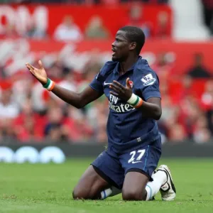 Emmanuel Eboue Faces Manchester United: Arsenal vs. Manchester United, Barclays Premier League, Old Trafford, 29/8/09 Emmanuel Eboue Faces Manchester United: Arsenal vs. Manchester United, Barclays Premier League, Old Trafford, 29/8/09