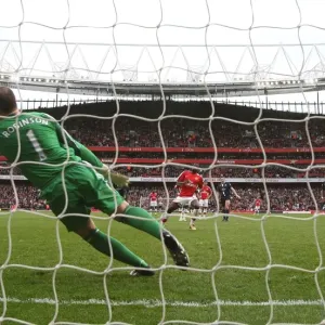 Emmanuel Eboue shoots past Paul Robinson from the penalty Emmanuel Eboue shoots past Paul Robinson from the penalty
