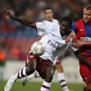 Emmauel Adebayor (Arsenal) Eugen Baciu (Steaua) Emmauel Adebayor (Arsenal) Eugen Baciu (Steaua)
