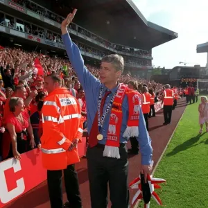 FA Premiership Showdown: Arsenal vs Leicester City, May 15, 2004, Highbury Stadium, London FA Premiership Showdown: Arsenal vs Leicester City, May 15, 2004, Highbury Stadium, London