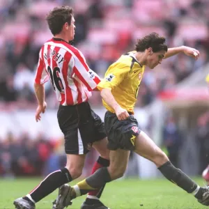 Fabregas Strikes Again: Arsenal's Dominance Over Sunderland Continues with a Brilliant Goal