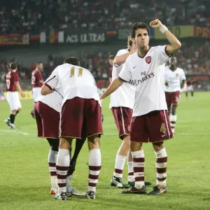 La joie de Fabregas : le premier but d'Arsenal contre Sparta Prague par Alex Hléb La joie de Fabregas : le premier but d'Arsenal contre Sparta Prague par Alex Hléb