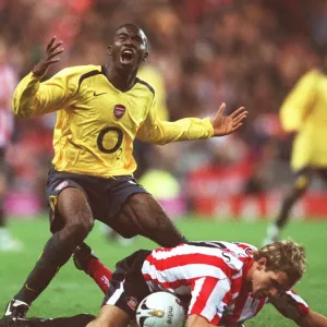 Fabrice Muamba (Arsenal) Martin Woods (Sunderland). Sunderland 0: 3 Arsenal Fabrice Muamba (Arsenal) Martin Woods (Sunderland). Sunderland 0: 3 Arsenal