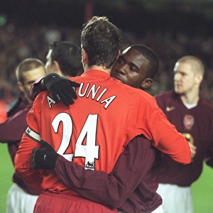 Fabrice Muamba and Manuel Almunia (Arsenal) before the match