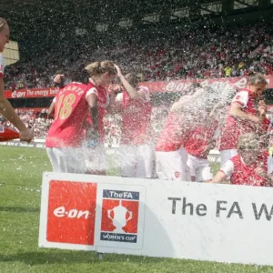 Faye White (Arsenal) celebrates winning the FA Cup Trophy