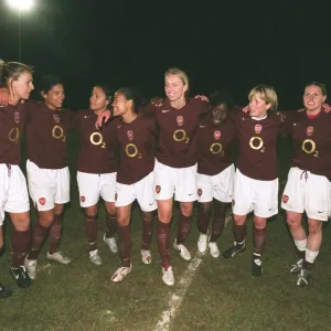 Faye White celebrates winning the league. Arsenal Ladies 2: 0 Charlton Athletic