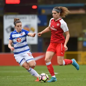 Fight for Dominance: Janssen vs. Bruton in the WSL Clash Between Reading and Arsenal